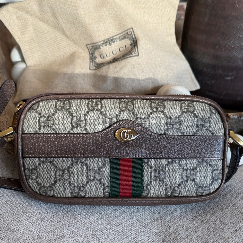 Authentic Gucci GG Supreme Monogram Crossbody Bag